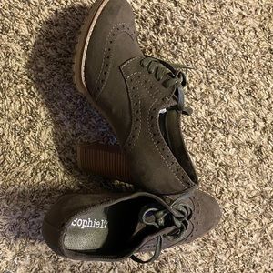 Brand new women’s heeled shoes